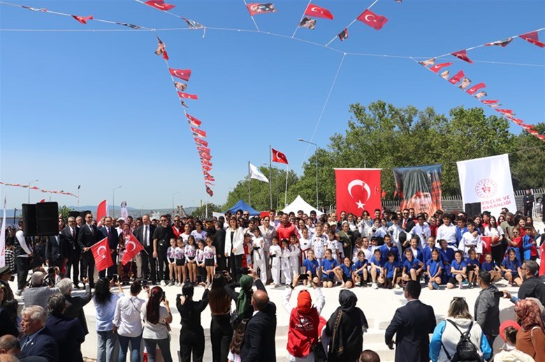 "19 MAYIS ATATÜRK'Ü ANMA VE GENÇLİK SPOR BAYRAMIMIZIN "106.YIL DÖNÜMÜ BÜYÜK BİR ÇOŞKU İLE  KUTLANDI.