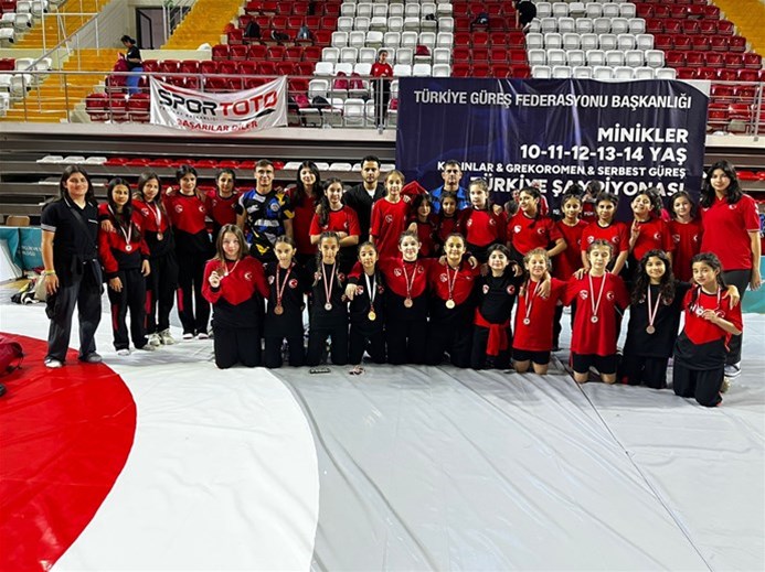  ''10-14 YAŞ KADINLAR GÜREŞ TÜRKİYE ŞAMPİYONASINDAN''  İLİMİZE 4 BRONZ MADALYA İLE DÖNDÜLER!  ​