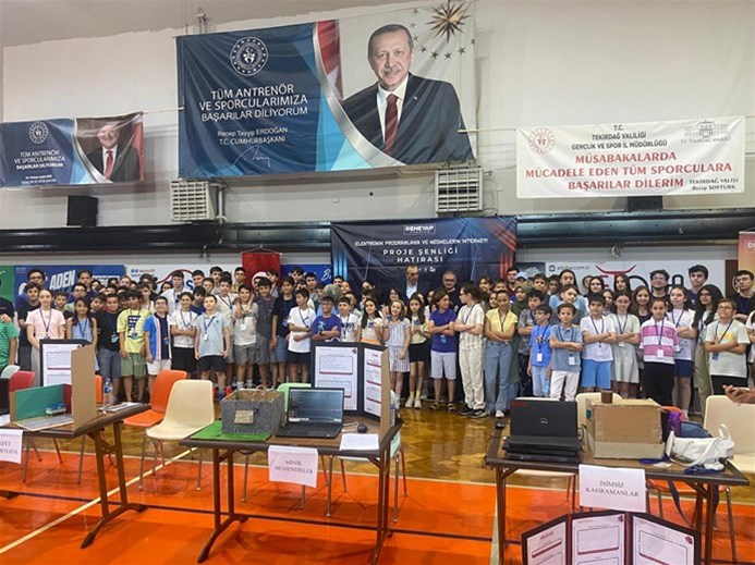 GENÇ MÜHENDİS ADAYLARIMIZ DENEYAP ATÖLYEMİZDE  BÜYÜK BİR EMEK VE ÖZVERİYLE HAZIRLADIKLARI PROJELERİNİ SERGİLEDİLER. 