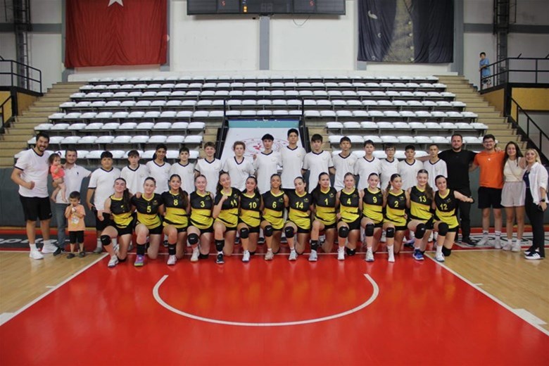 KIZ VE ERKEK VOLEYBOL TAKIMLARIMIZ "ANALİG VOLEYBOL YARI FİNAL GRUP MÜSABAKALARI" İÇİN ESKİŞEHİR'E BİLETİNİ ALDI!