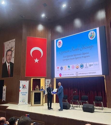 HAYATA GEÇİRİLECEK OLAN "EGZERSİZİN RENKLİ YOLCULUĞU PROJESİ" AÇILIŞ TÖRENİNDE GENÇLİK VE SPOR İL MÜDÜRÜMÜZ AHMET ÜZGÜN'E TEŞEKKÜR BELGESİ...