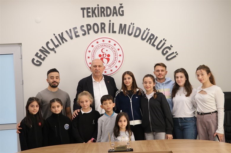 İLİMİZDE İLK DEFA DÜZENLENECEK OLAN "ARTİSTİK BUZ PATENİ 1.BÖLGE YARIŞMASINA" KATILACAK OLAN BUZ PATENİ SPORCULARIMIZ YARIŞMA ÖNCESİ GENÇLİK VE SPOR İ