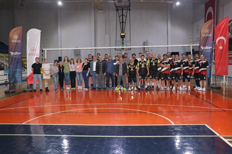 "KAMU SPOR OYUNLARI" BASKETBOL VE VOLEYBOL  ÖDÜL TÖRENİNDE MADALYA VE KUPALAR SAHİPLERİNİ BULARAK MUHTEŞEM BİR FİNAL SERGİLEDİ