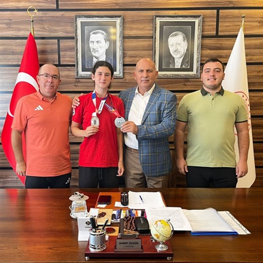 Milli Sporcu Eylül Dönmez’den Gençlik ve Spor İl Müdürümüz Ahmet Üzgün’e Ziyaret